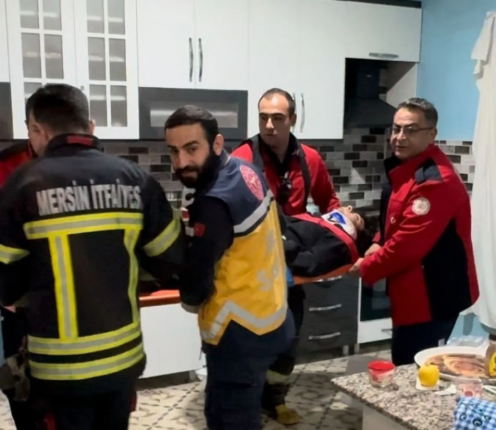 3. kattan havalandırma boşluğuna düşen çocuk ağır yaralandı