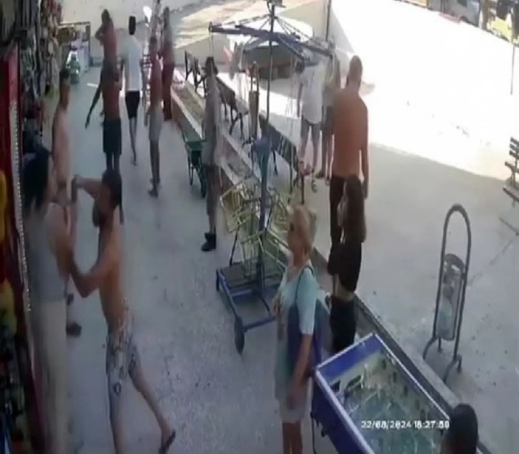 Genç kıza yumruk atıp dişlerini kırdı, serbest bırakıldı