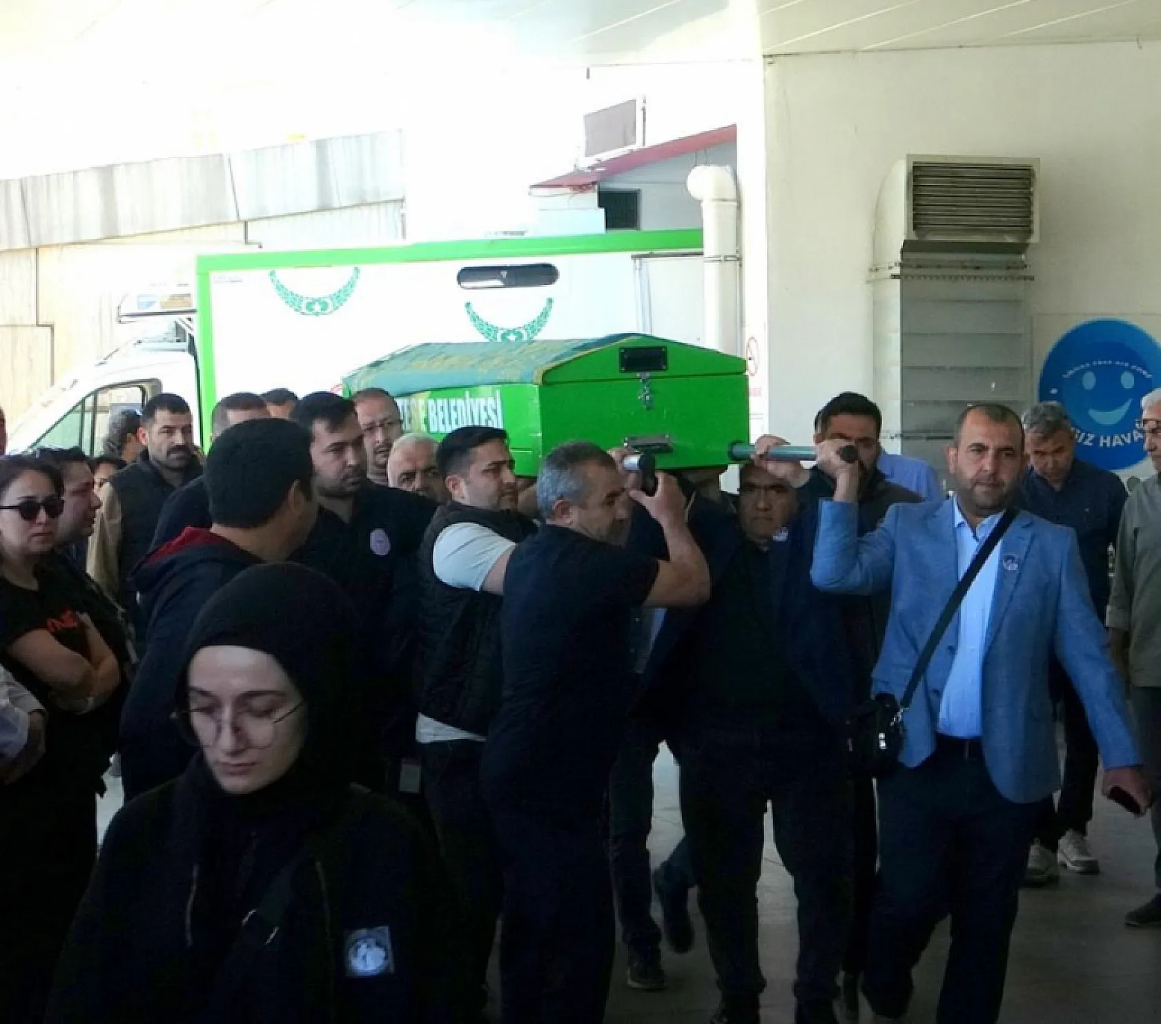 Kazada hayatını kaybeden sekreterler memleketine uğurlandı