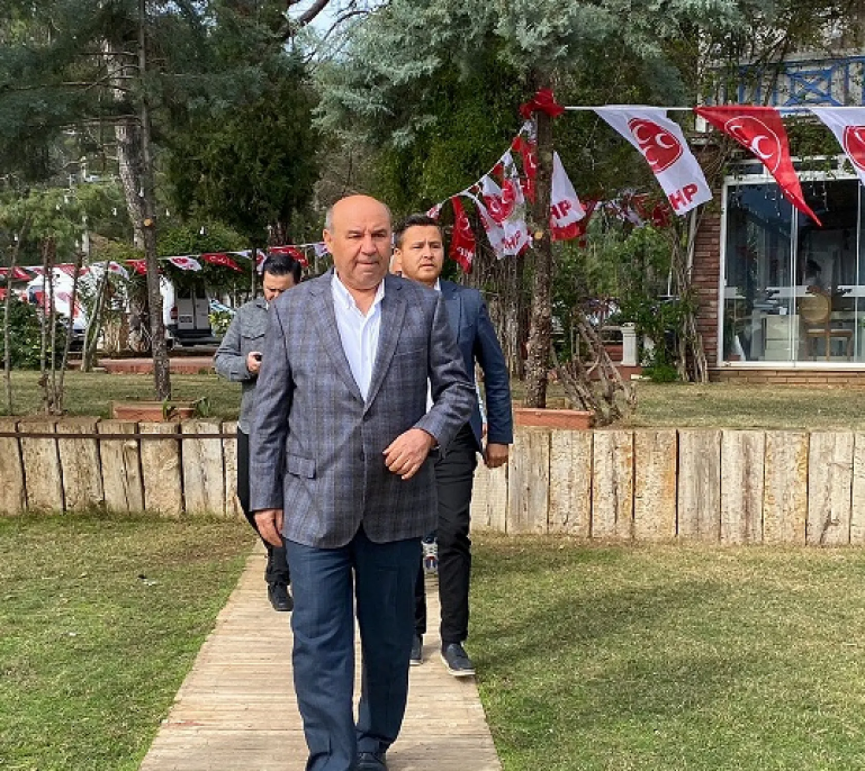 Kökten, 'Efendilik Değil Hizmetkarlık Yapmaya Geliyoruz'