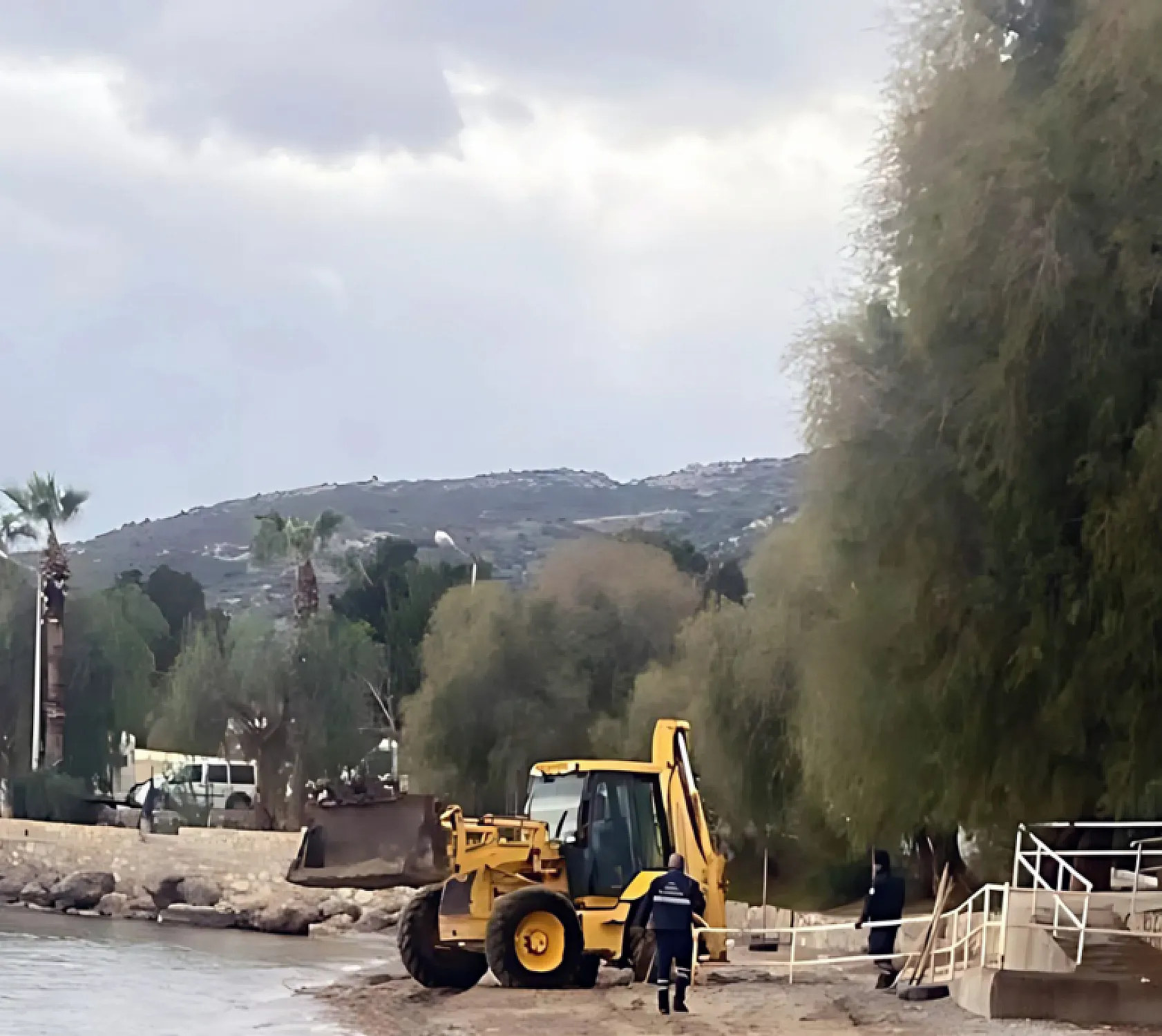 Rodos'un pisliği Datça'yı vurdu