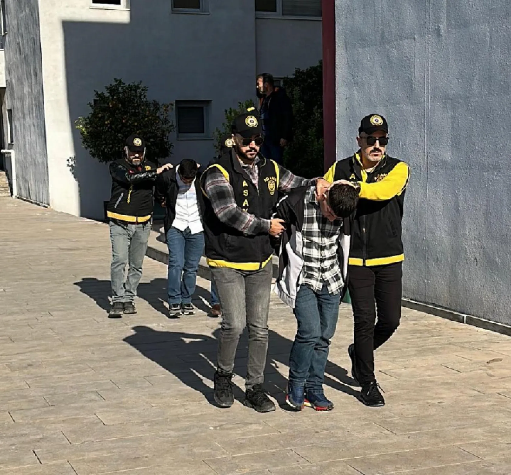 25 milyon TL haraç istediler, alamayınca silahlı saldırı düzenlendiler