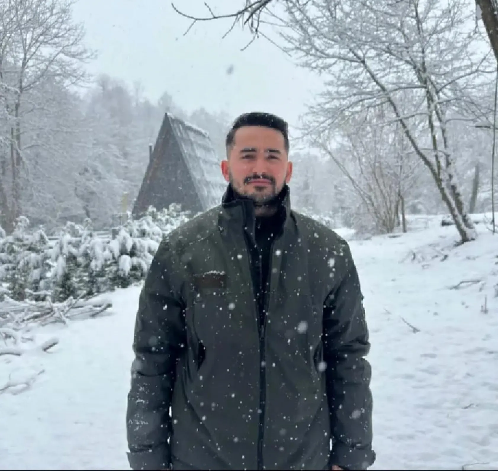 Tıra arkadan çarpan hafif ticari araçta bir kişi hayatını kaybetti