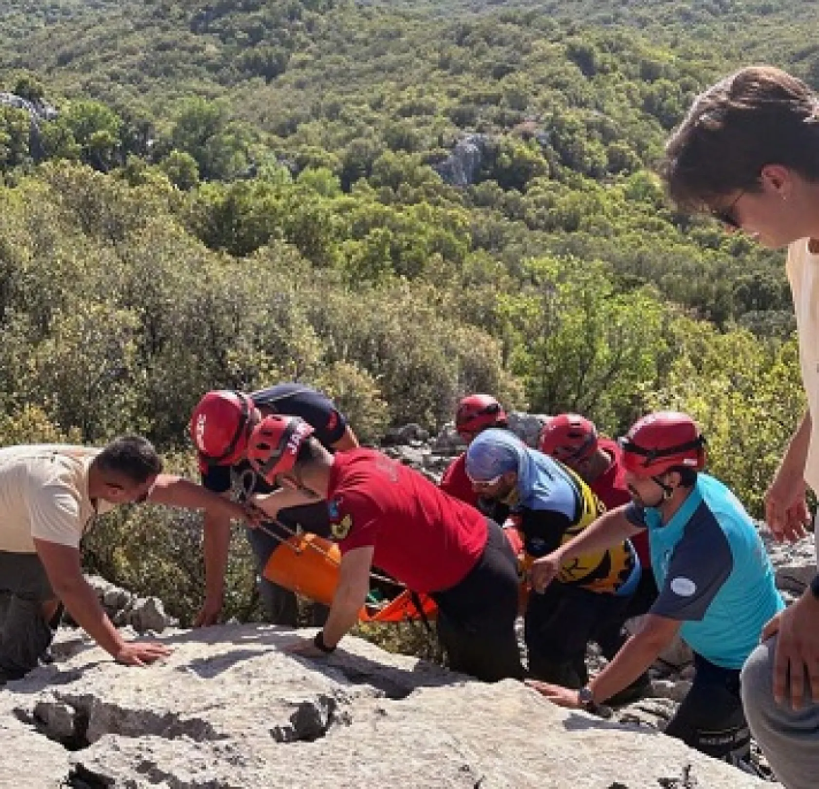 Fethiye'de paraşüt kazası! Yaralanan genci UMKE ve JAK ekipleri kurtardı