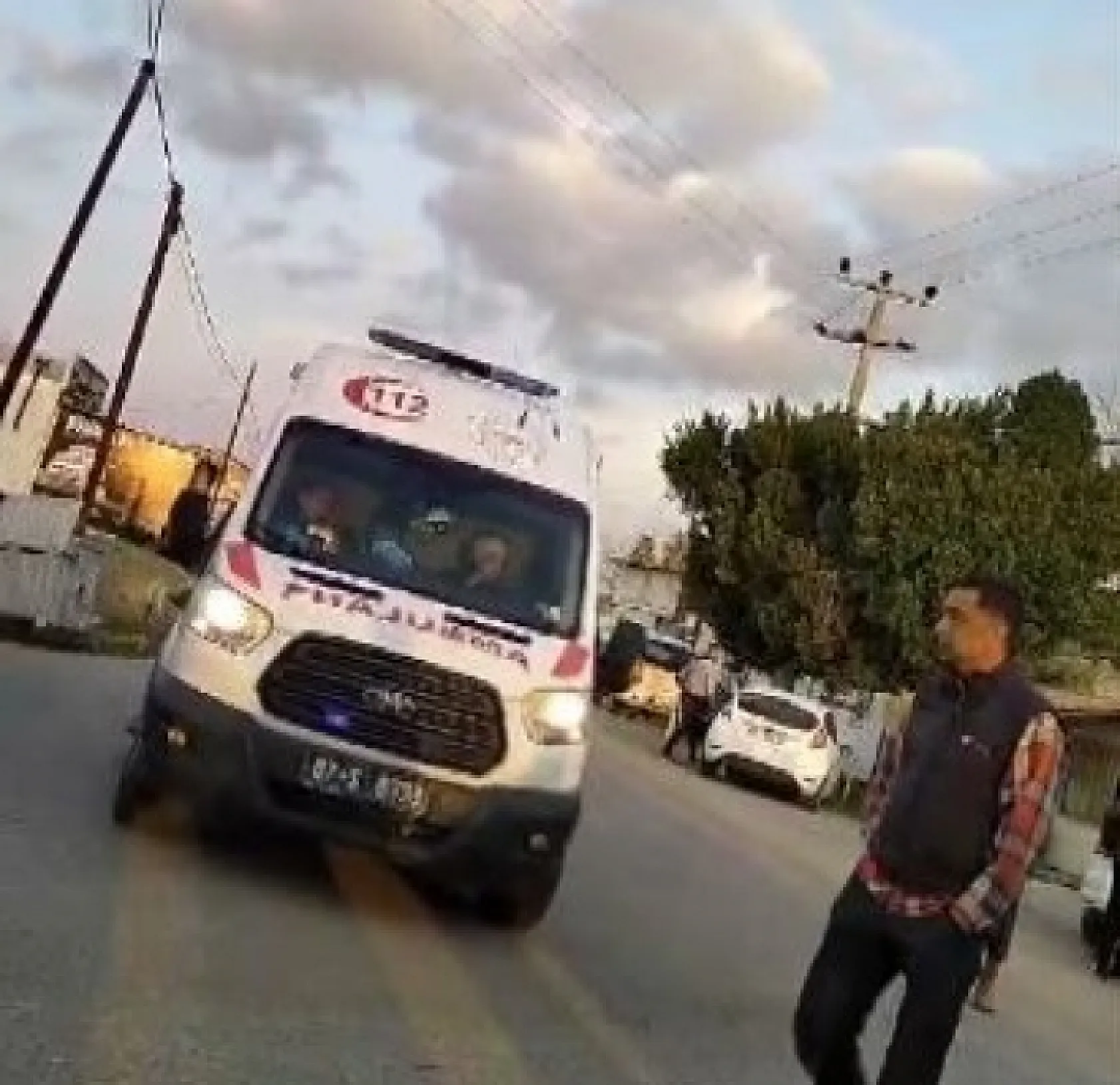 Servis araçları çarpıştı, kazada 8 öğrenci 9 kişi yaralandı..