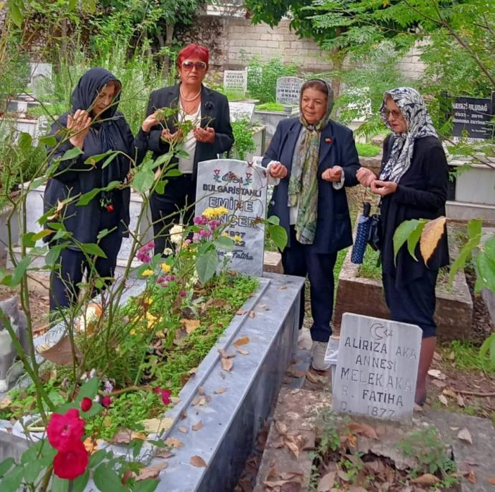 Türk Kadınlar Birliği Fethiye Şubesi'nden kabir ziyareti