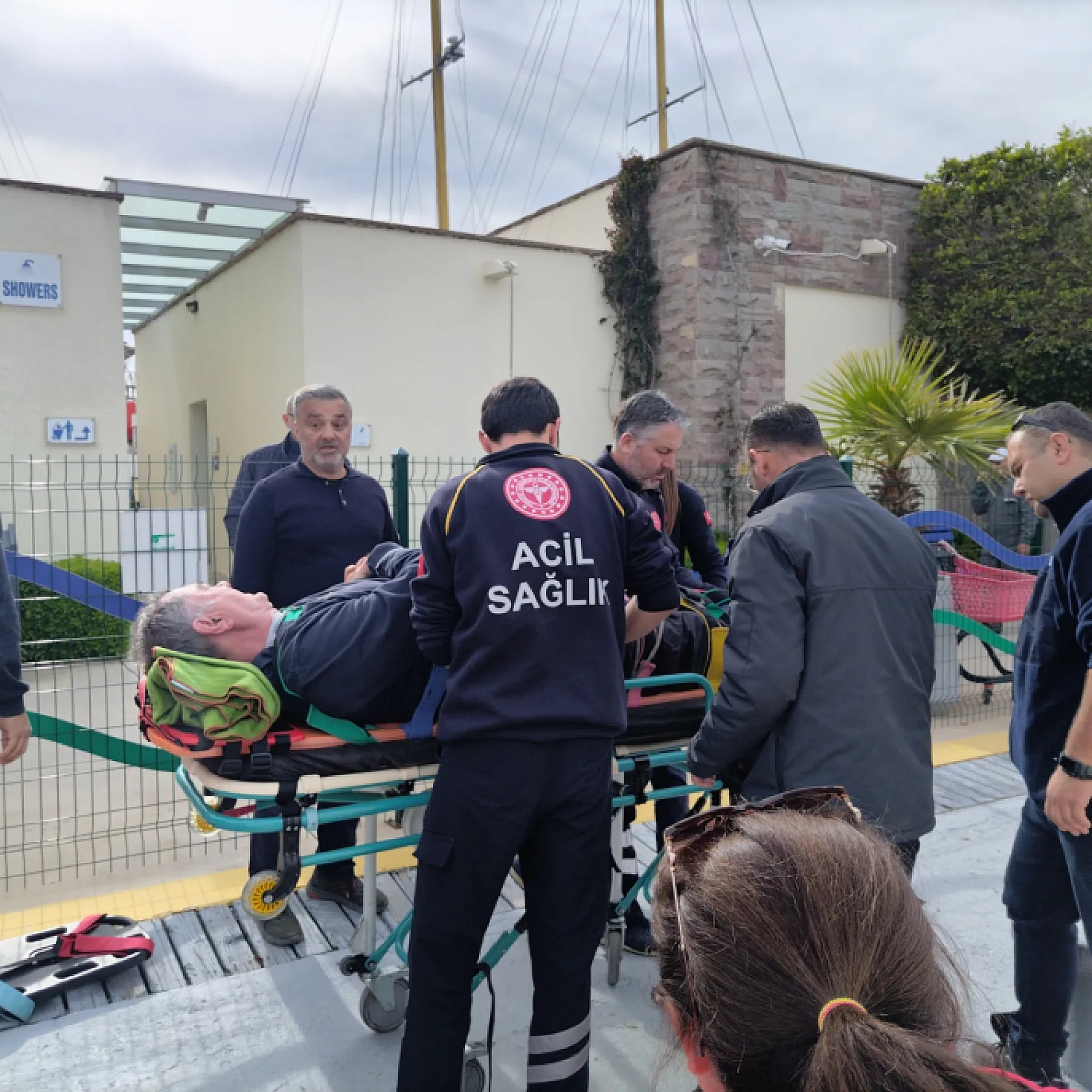 Yunanistan'da teknede düşerek yaralanan kişi deniz ambulansıyla Bodrum'a getirildi