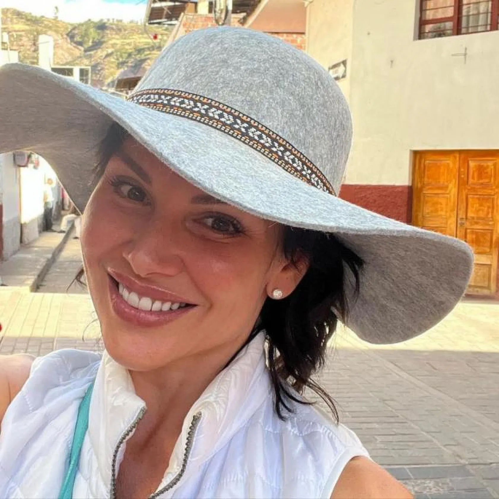 Rus Konsolosluğu öldürülen anne ve kızın cenazelerini aldı