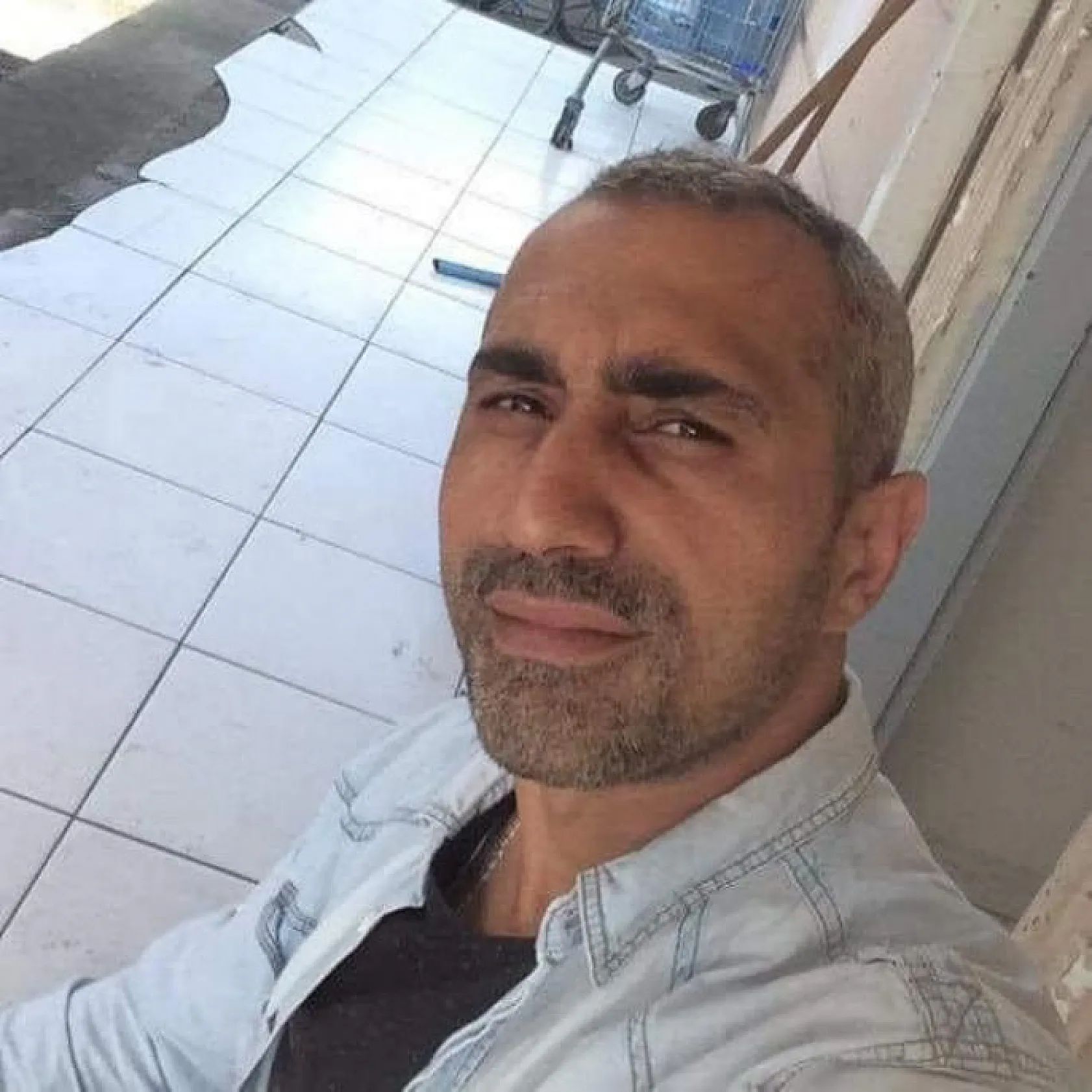 Niye ters bakıyorsun dedi, sırtından bıçaklayıp öldürdü