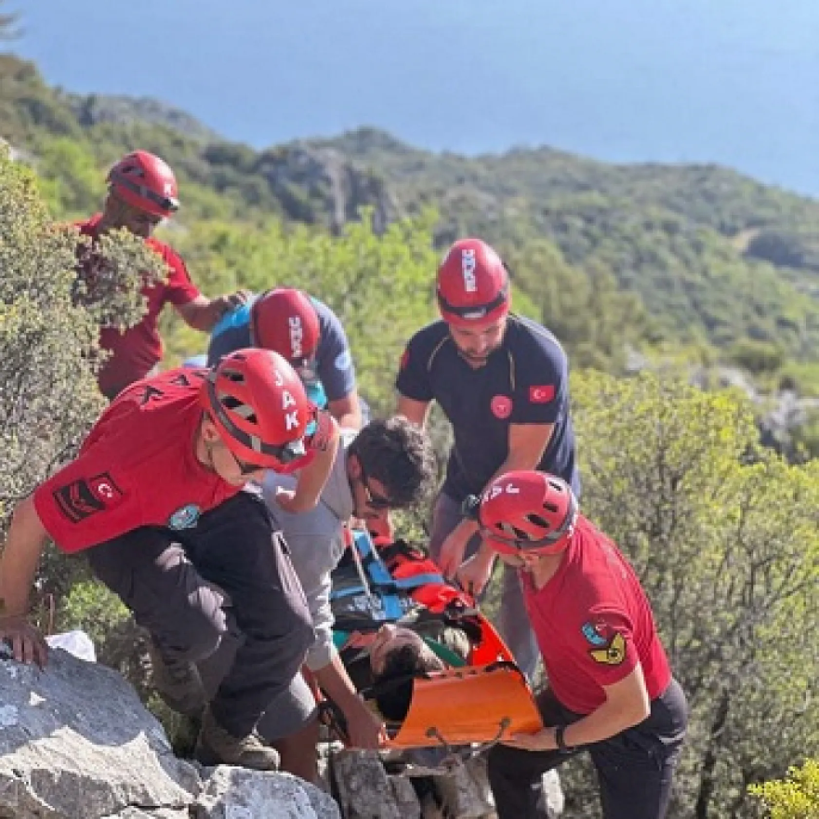 Fethiye'de paraşüt kazası! Yaralanan genci UMKE ve JAK ekipleri kurtardı