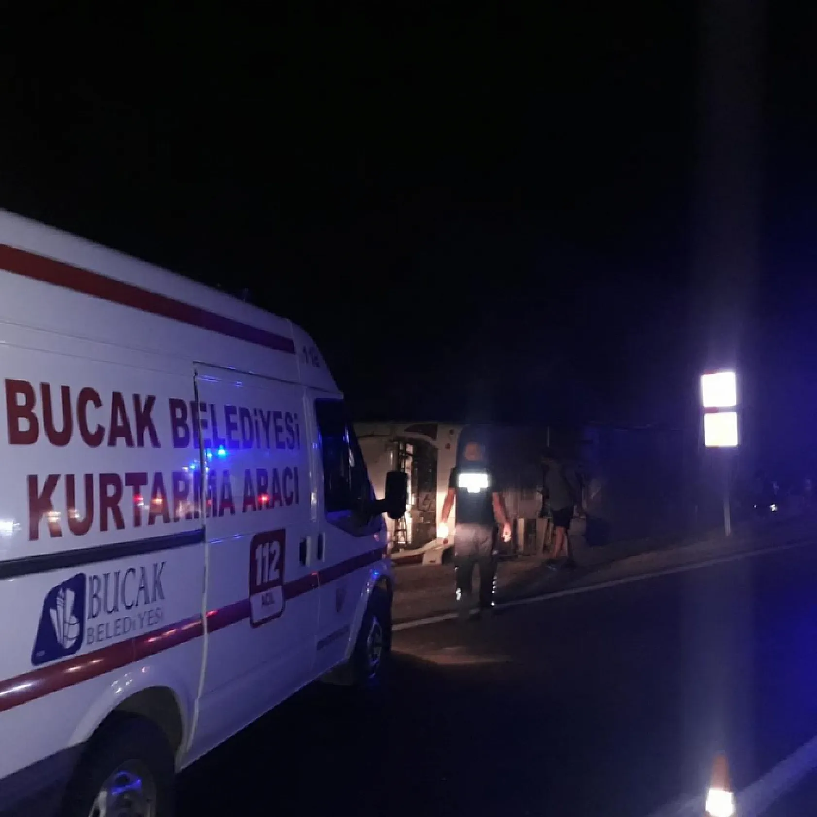 Isparta-Antalya karayolunda yolcu otobüsü devrildi: 13 yaralı