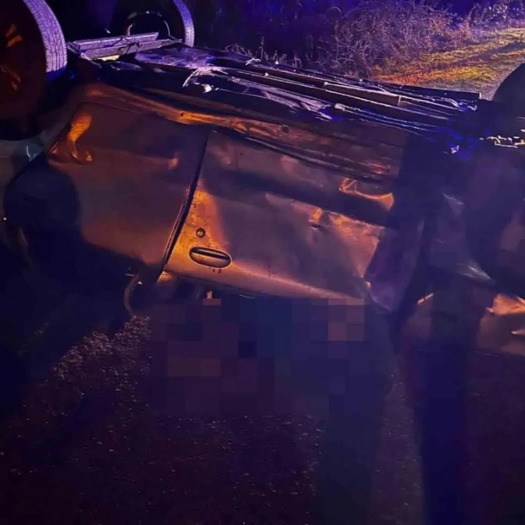 Kontrolden çıkan otomobil ağaca çarptıktan sonra şarampole devrildi 1 ölü 3 yaralı