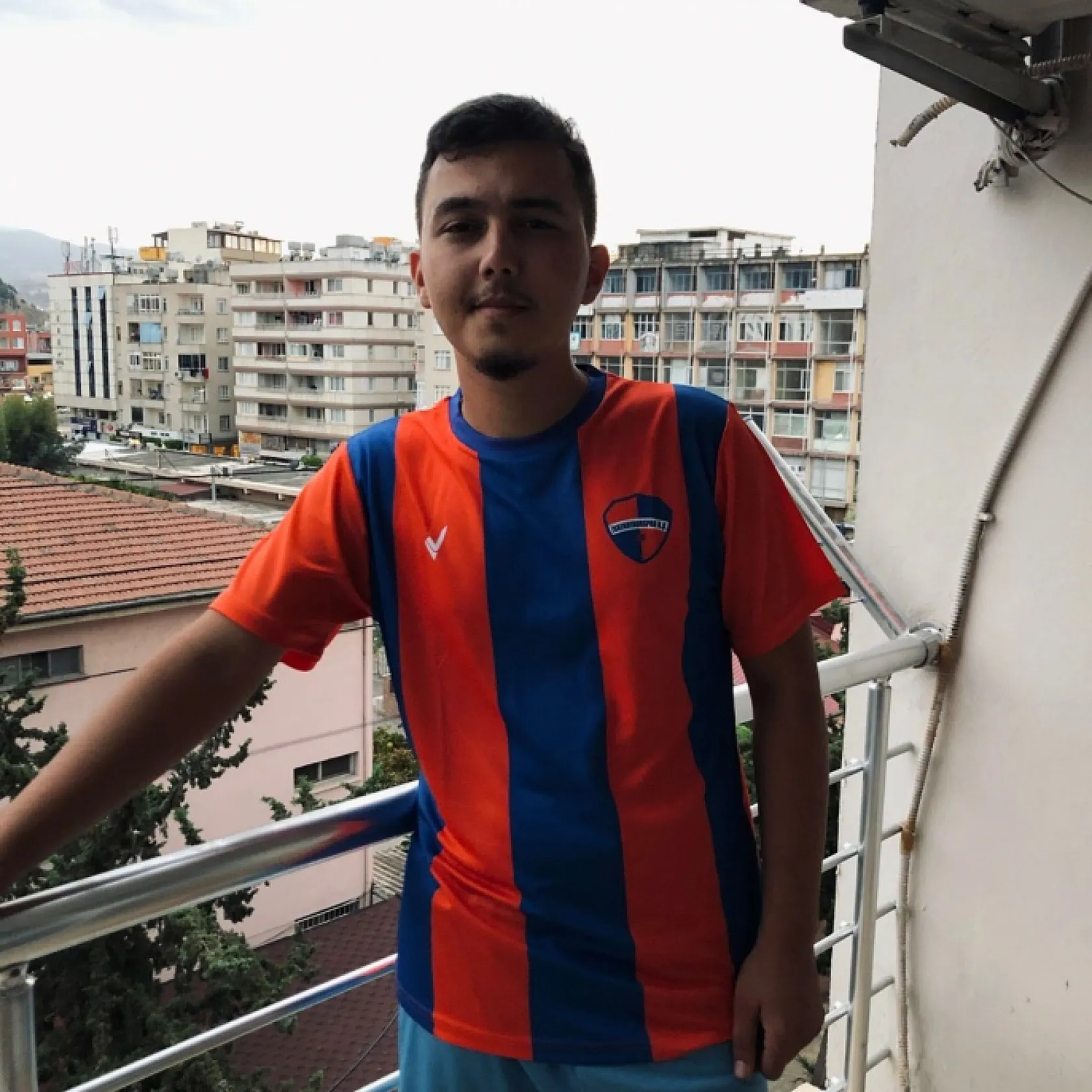Acılı baba maçta açtığı pankartla oğlunun hayalini gerçekleştirdi