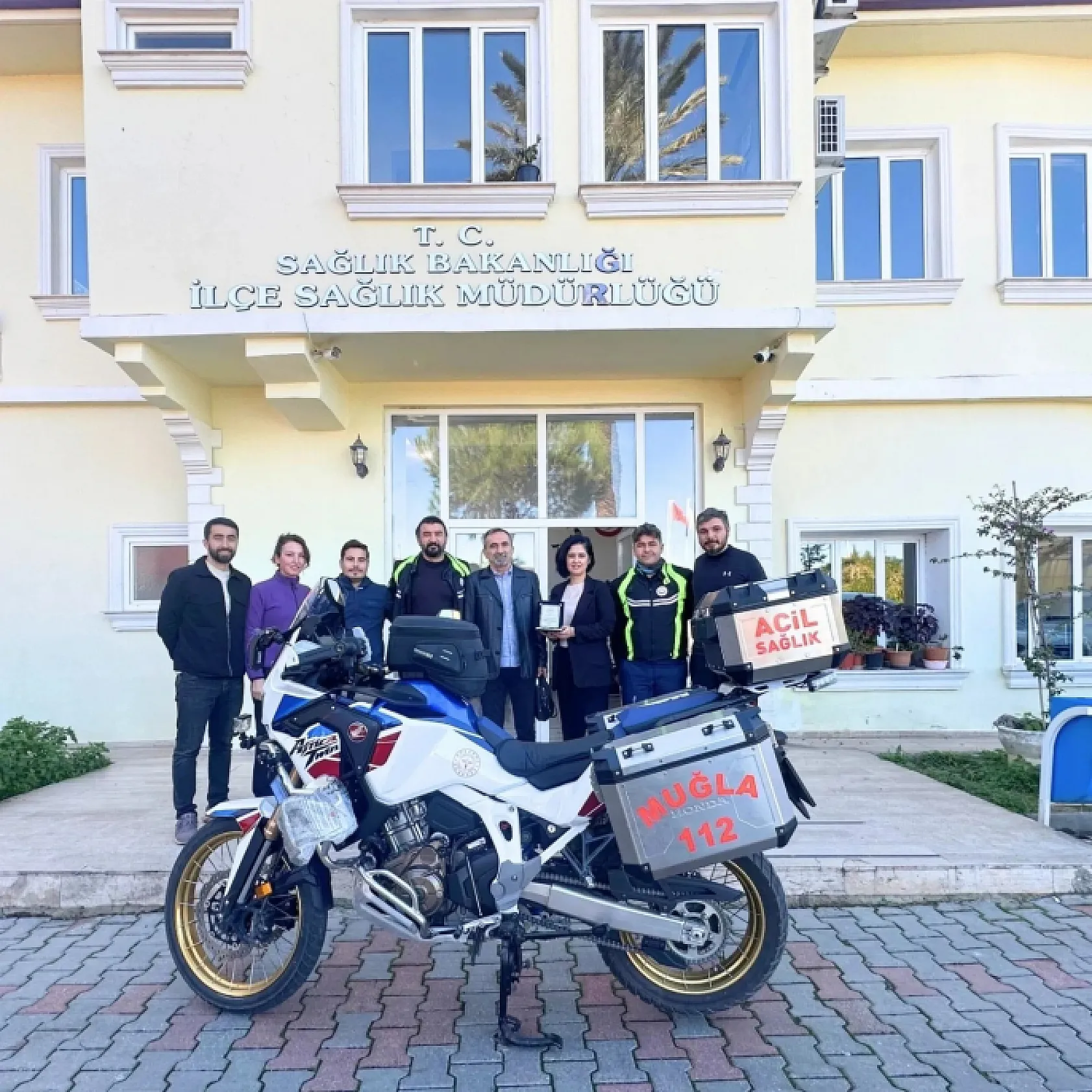 Fethiye'de Özel Lokman Hekim Esnaf Hastanesi'ne teşekkür plaketi