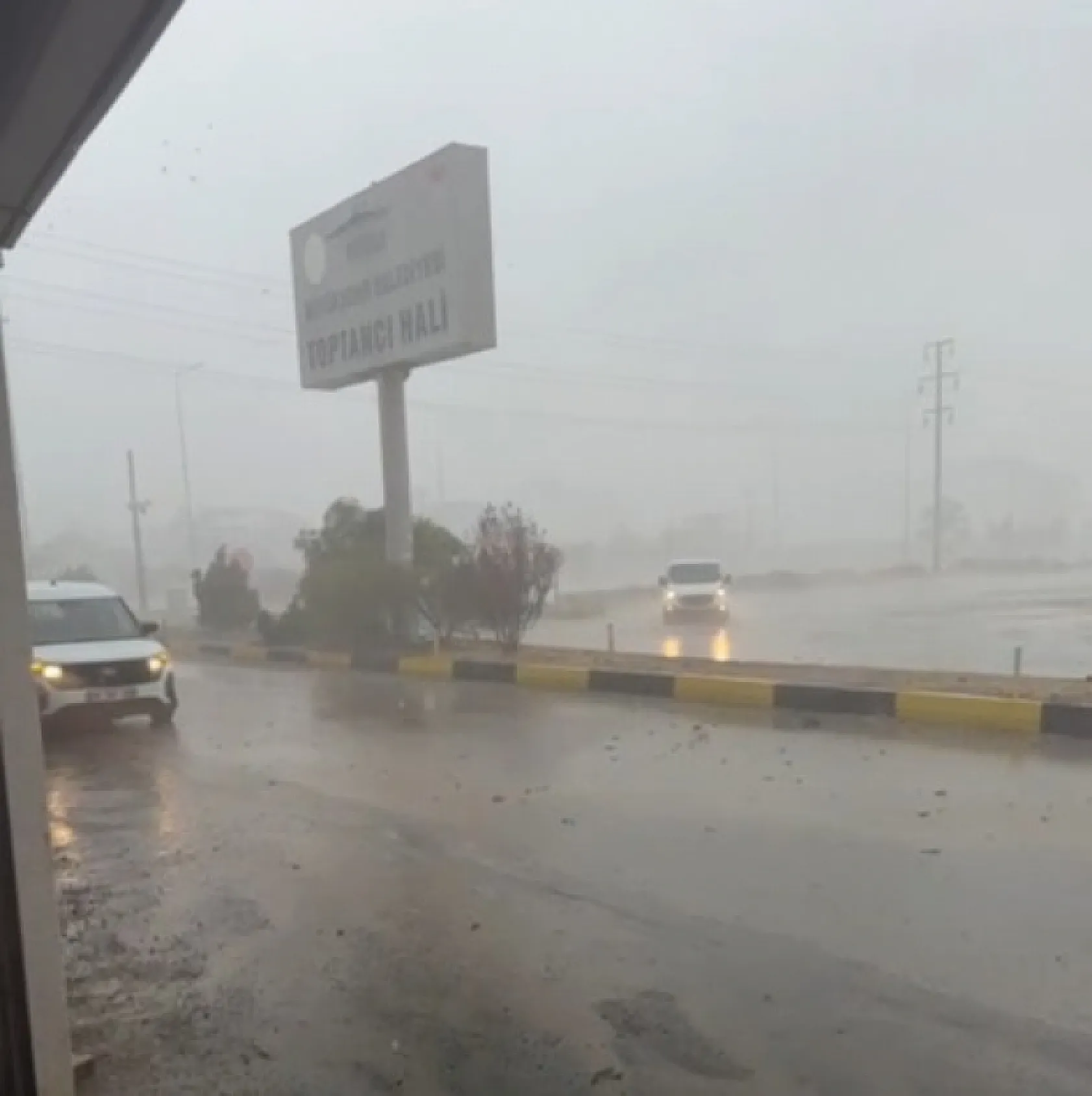 Fethiye ve Seydikemer'de Şiddetli Yağış Etkili Oldu