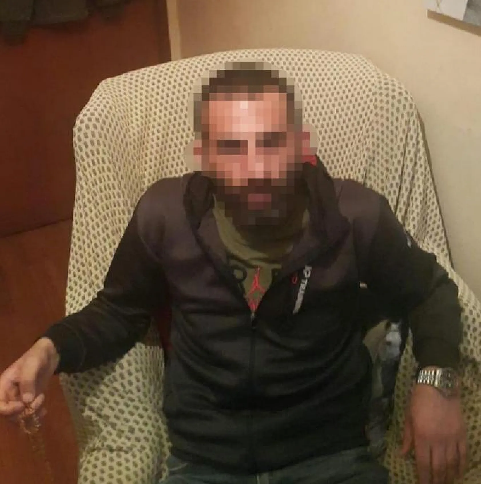Niye ters bakıyorsun dedi, sırtından bıçaklayıp öldürdü