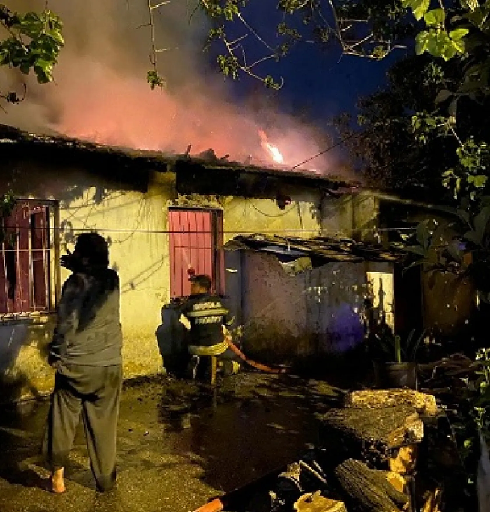 Fethiye'de yangın çıktı Dumandan etkilenen yaşlı kadın hayatını kaybetti