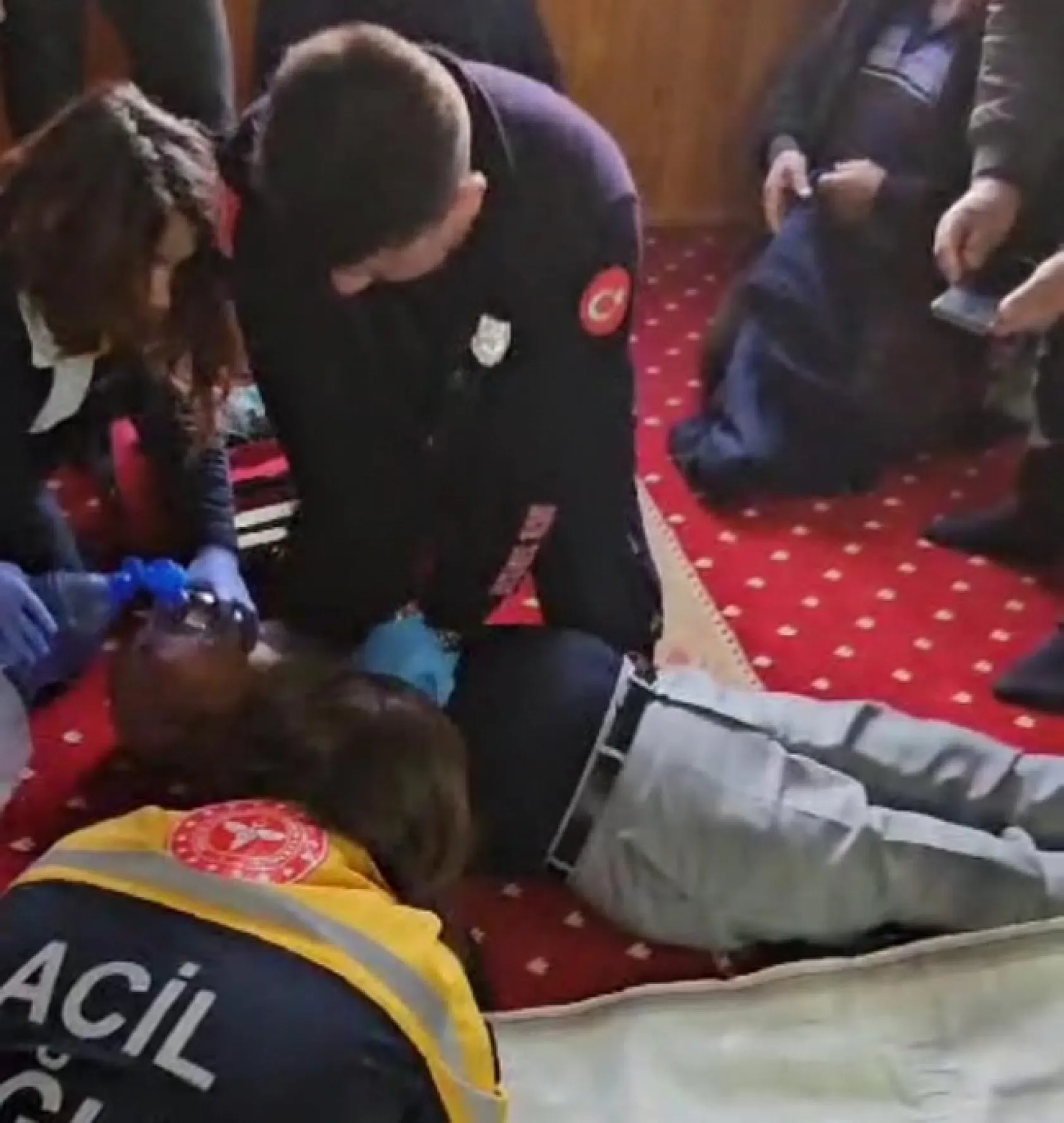 Bayram namazını kılarken hayatını kaybetti