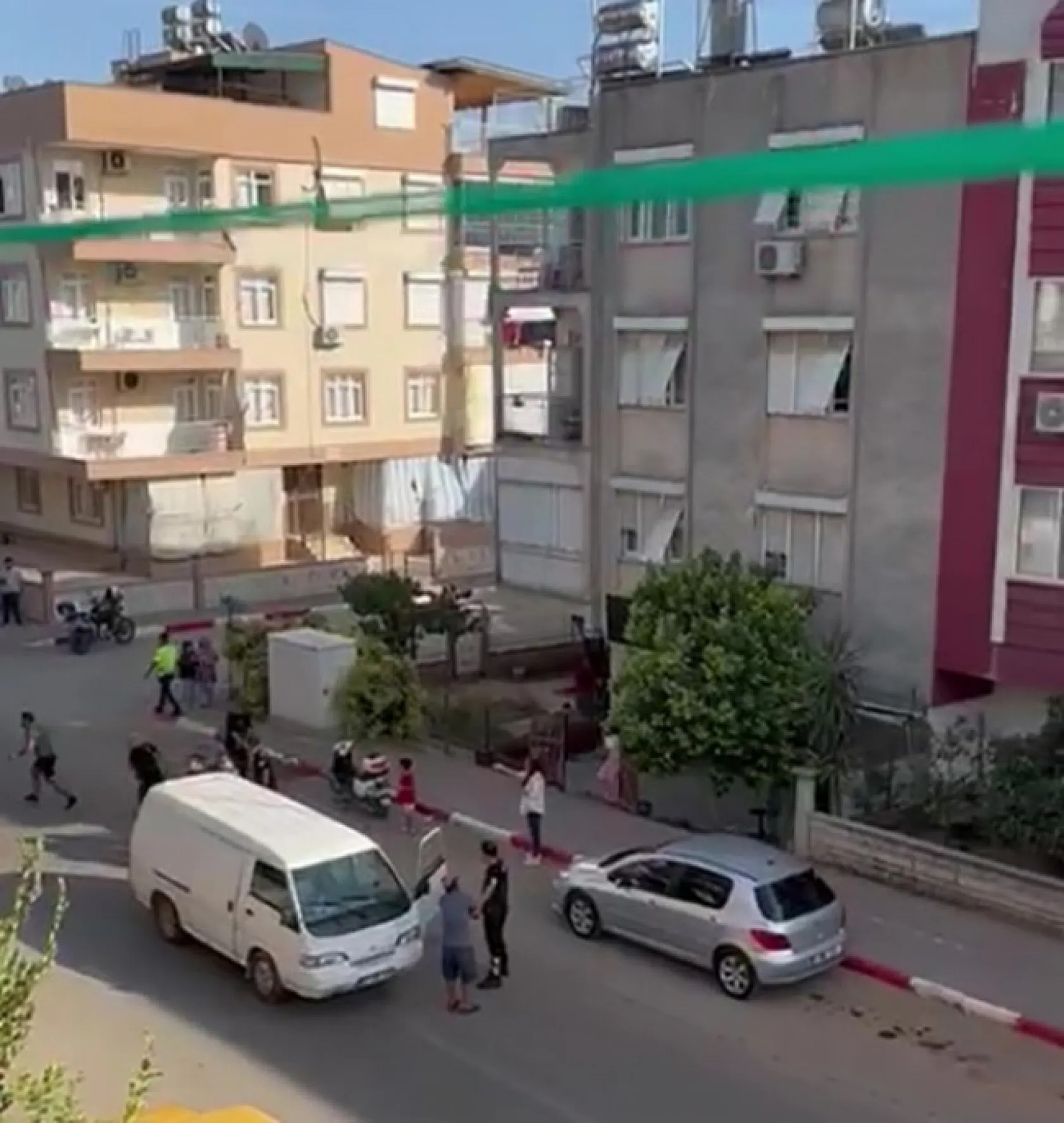 Polisi ve kalabalığı izlemeye daldı, 6 yaşındaki çocuğu hayattan kopardı