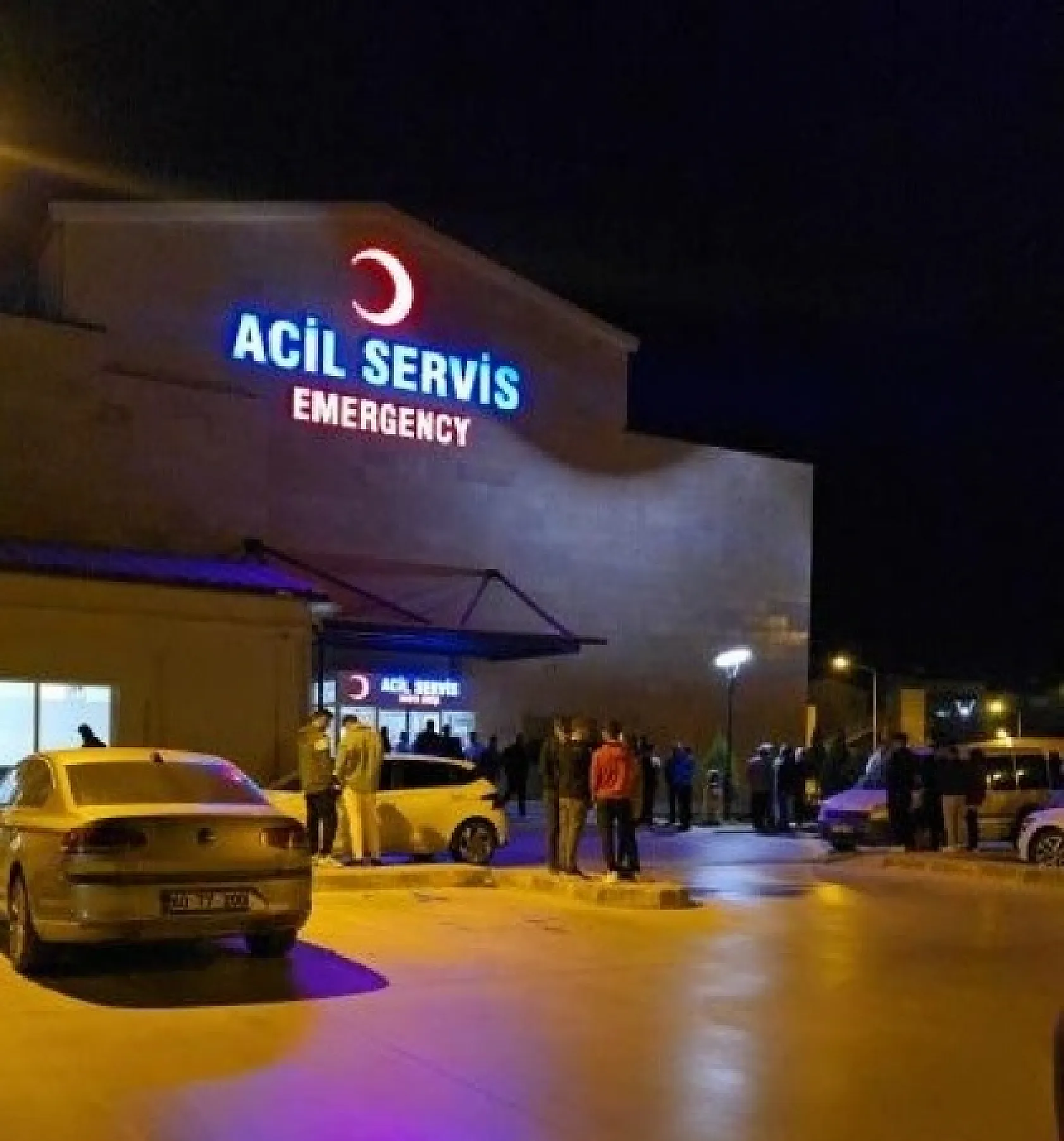 Otomobilin çarpmasıyla savrulan bisikletli, arkadan gelen başka aracın altında kalarak can verdi