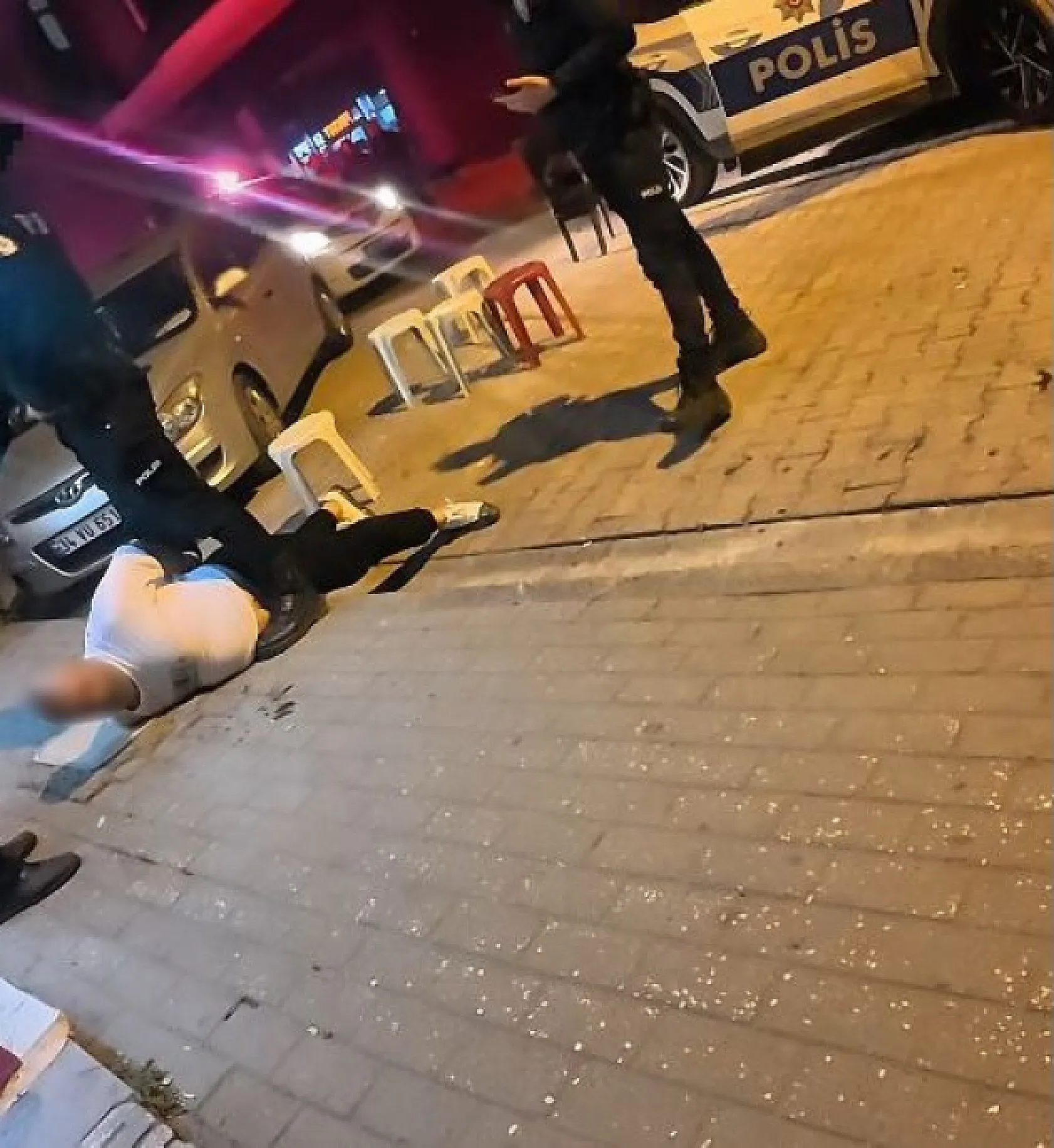 Sokak ortasında dehşet! Eşini darp eden şahıs yaka paça gözaltına alındı!'