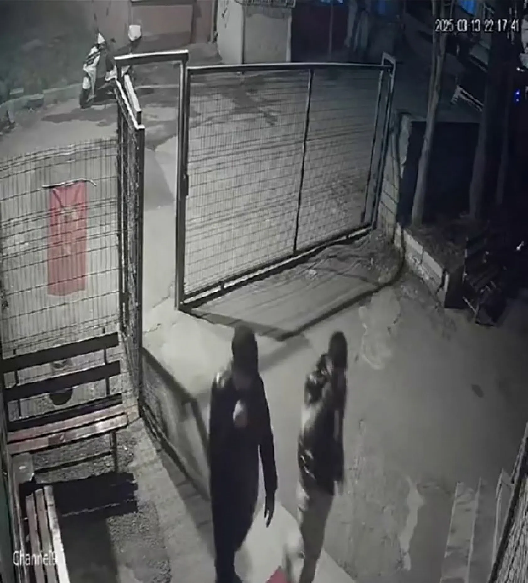 Minikler önce çaldılar, sonra pişman oldular