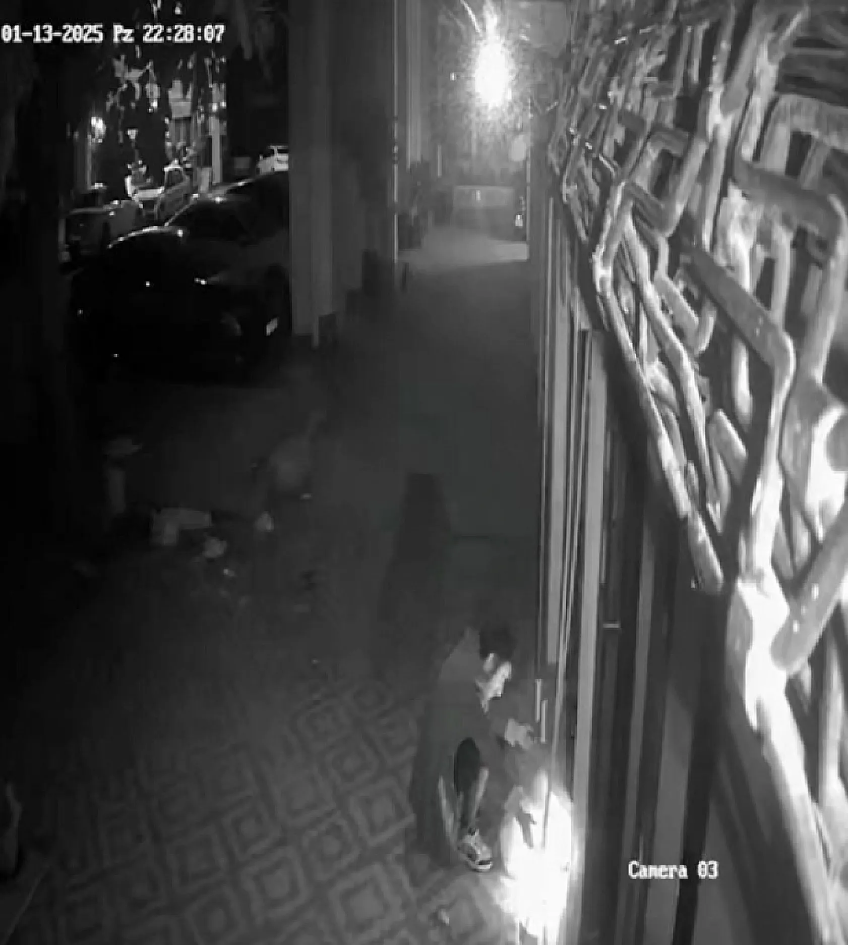 Mahallede yakmadığı yer kalmadı, bu seferki hedefi bayan kuaförü oldu