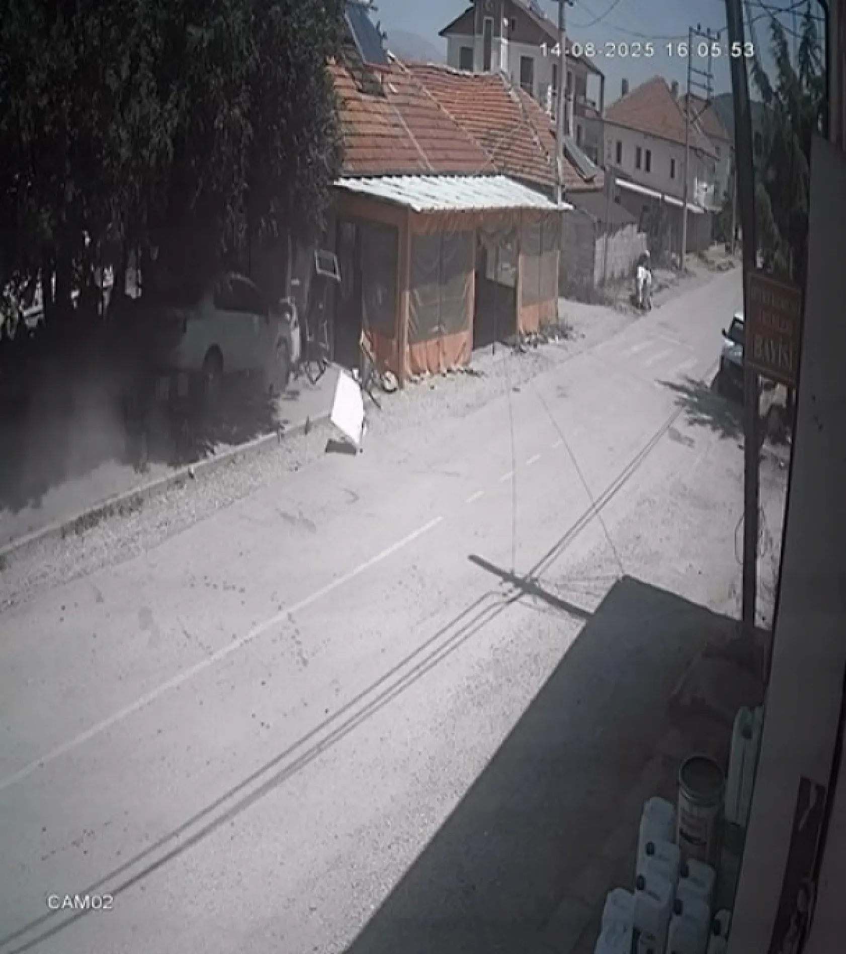 Otomobil kıraathaneye daldı: 1 ölü, 1 yaralı