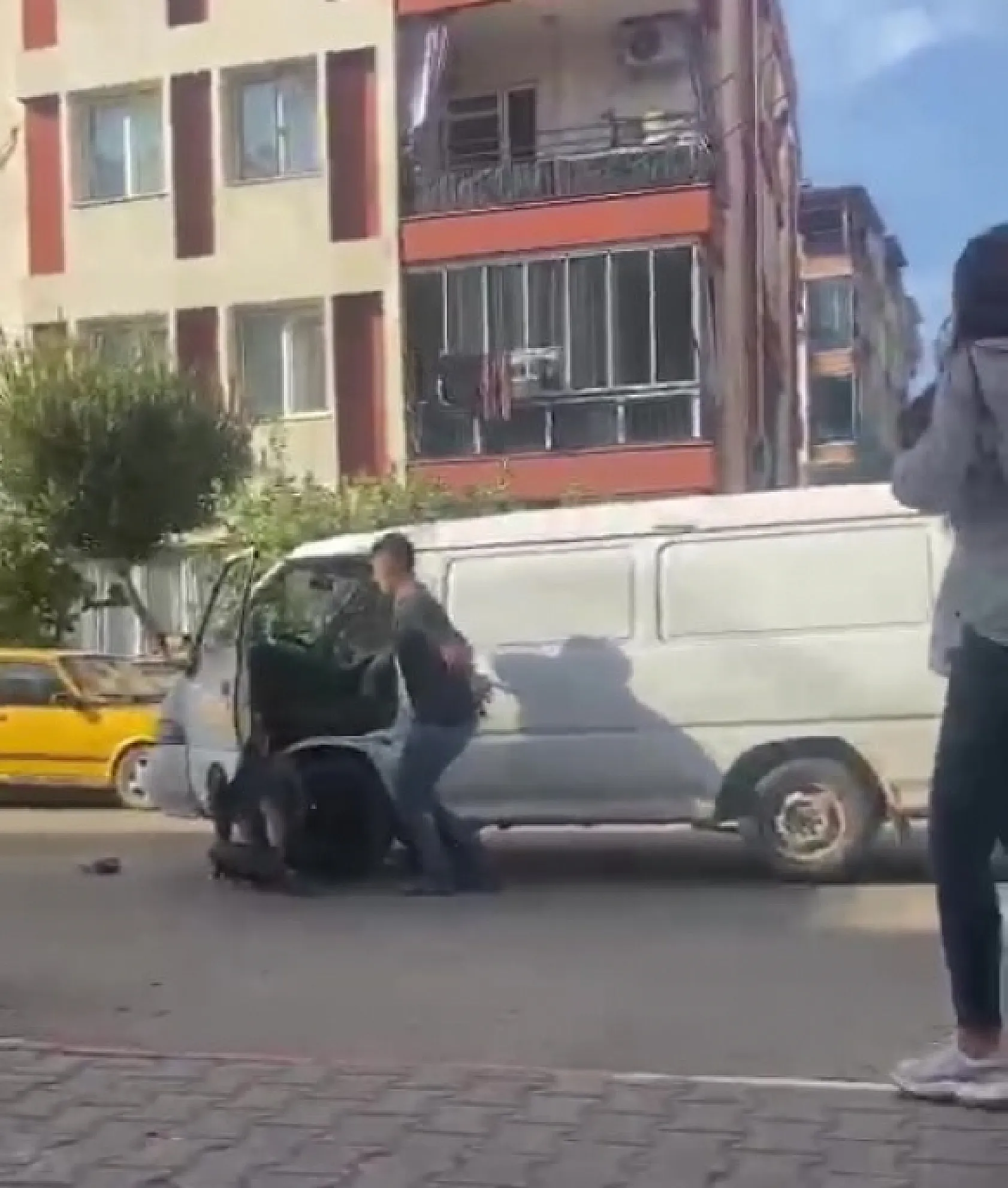 Polisi ve kalabalığı izlemeye daldı, 6 yaşındaki çocuğu hayattan kopardı