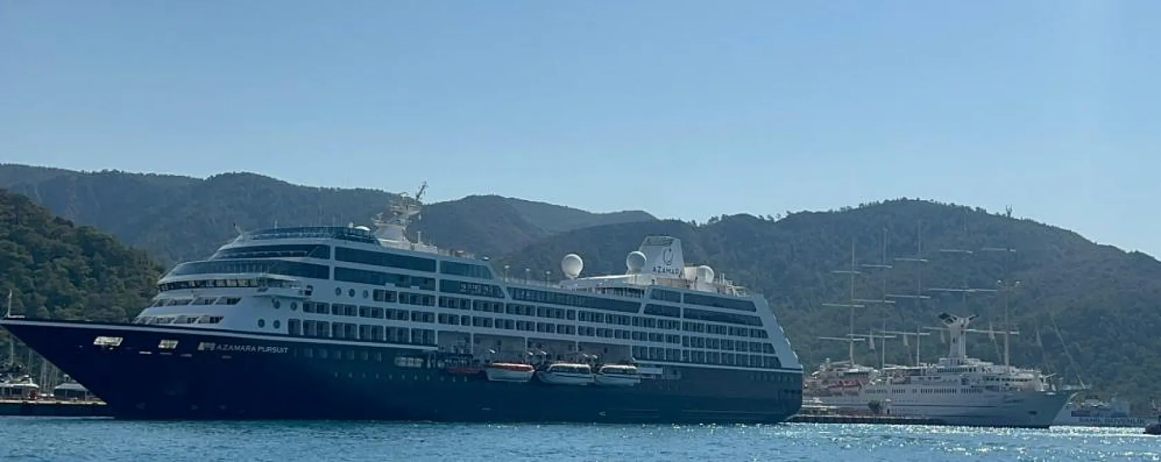Marmaris'e iki dev yolcu gemisi geldi