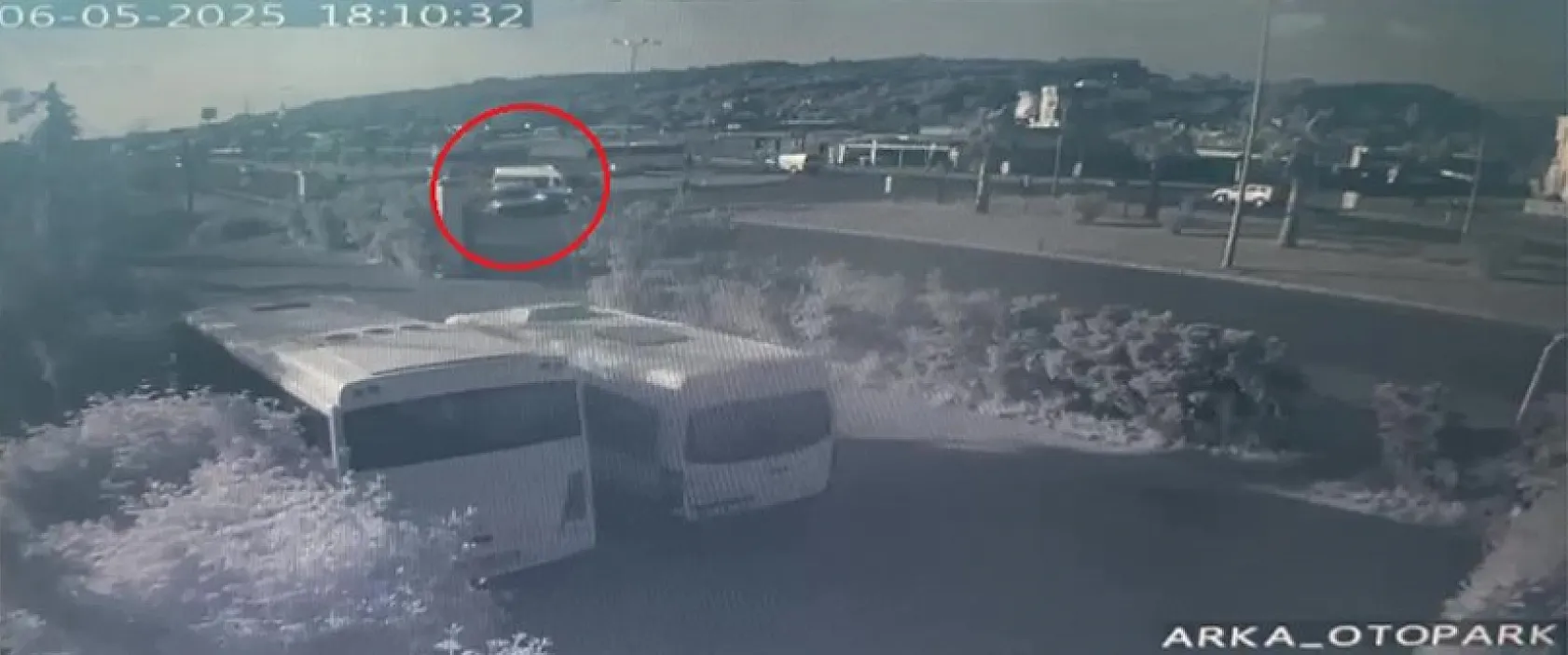 Hafif ticari araç ile tur aracı çarpıştı, 3'ü turist 4 kişi yaralandı