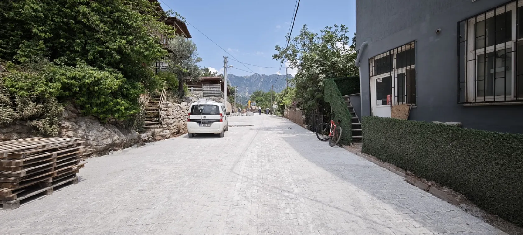 Büyükşehir'in yol yatırımları hız kesmiyor: Orhaniye'de çalışmalar başladı