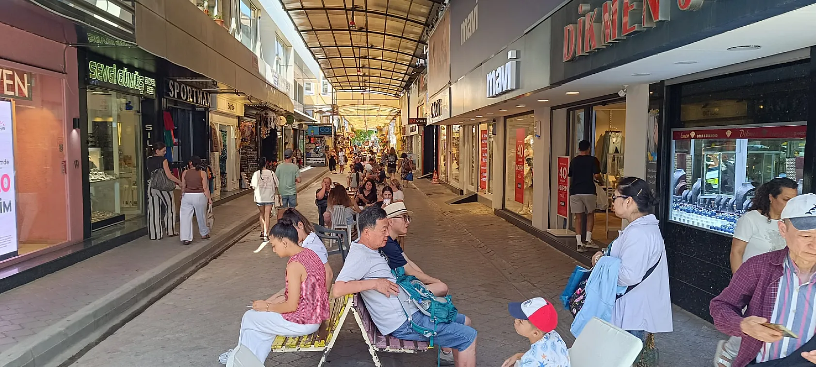 Fethiye Paspatur Çarşısı'nda turizm hareketliliği: Çinli turist yoğunluğu dikkat çekiyor