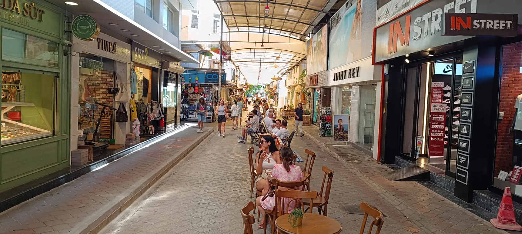 Fethiye Paspatur Çarşısı'nda turizm hareketliliği: Çinli turist yoğunluğu dikkat çekiyor