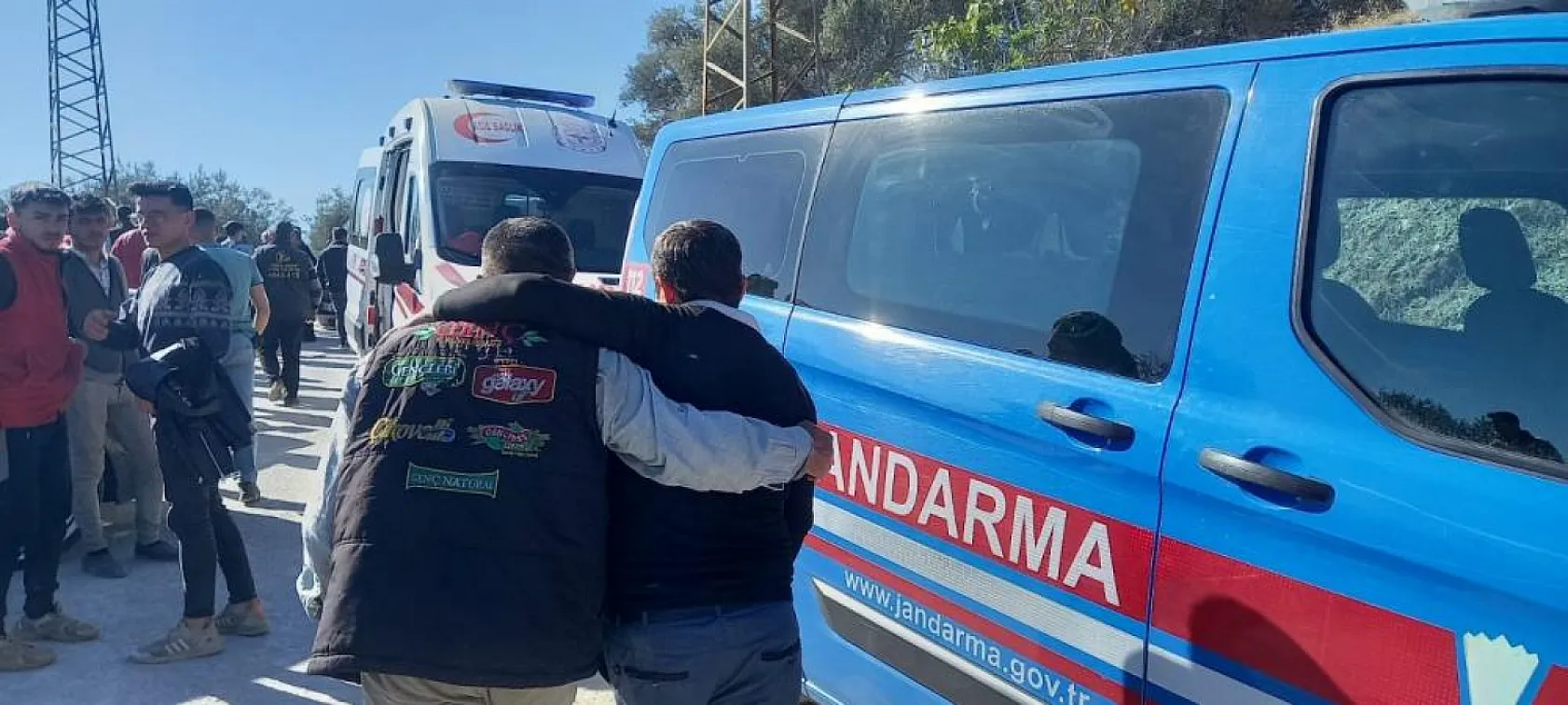 Kum kamyonunun altında kalan anneanne ve torunu hayatını kaybetti