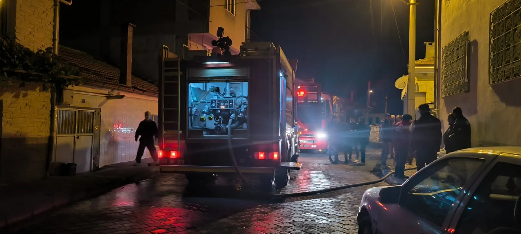 Yaşlı adam yanmaktan son anda kurtarıldı