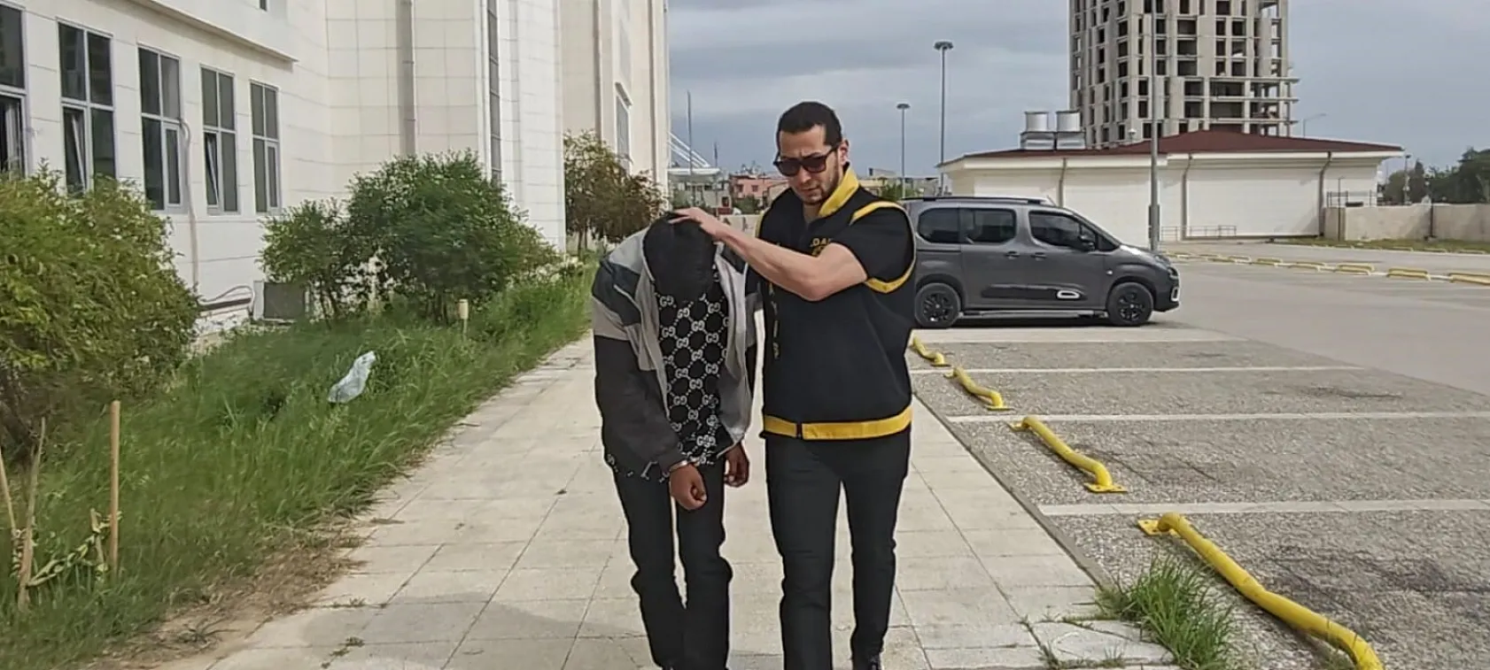 18 yaşındaki genç sevgilisini rahatsız eden şahsın babasını öldürdü