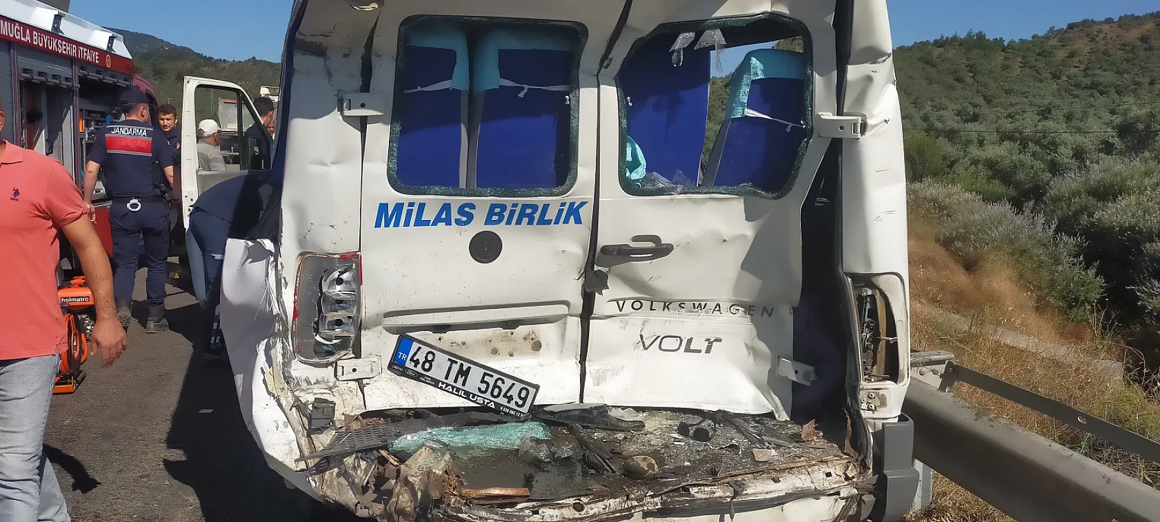 Muğla'da beton mikseri dolmuşa çarptı: 1 ölü, 13 yaralı