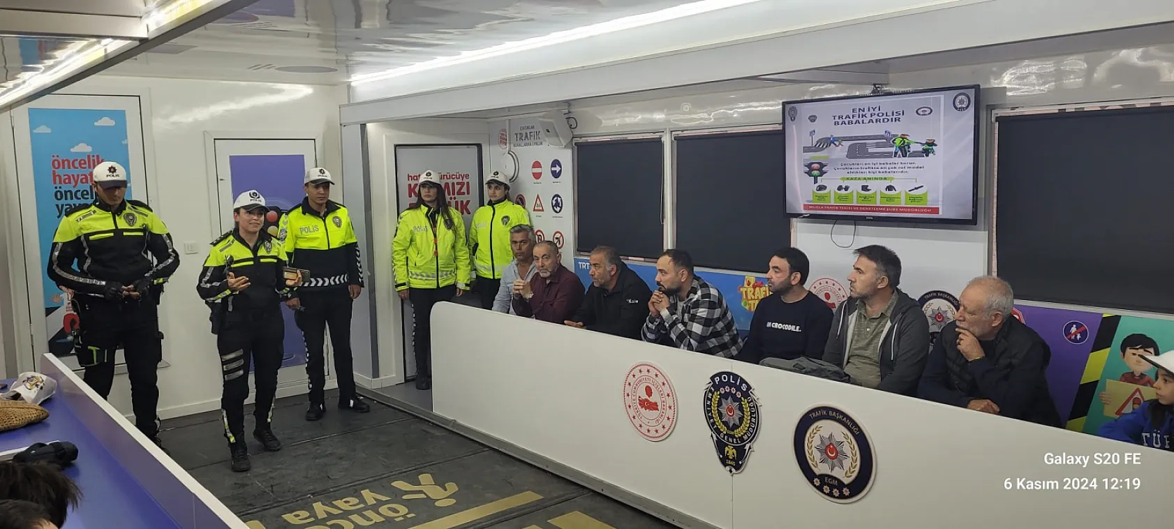 Muğla'da 'En İyi Trafik Polisi Babalardır' projesiyle motosiklet güvenliği eğitimi başladı