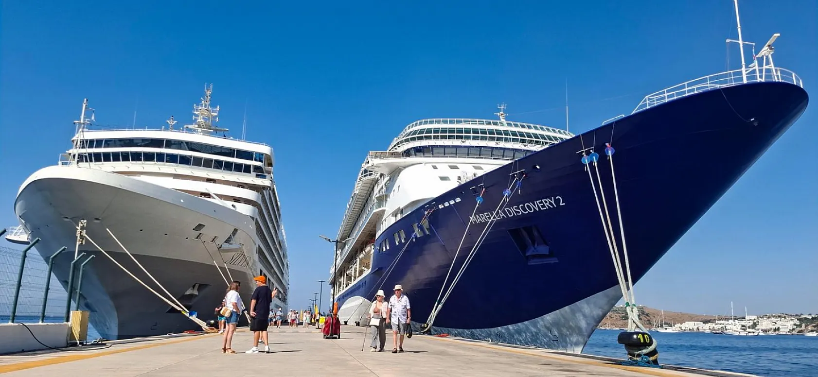 Bodrum'a iki kruvaziyerle 2 bin 482 yolcu geldi