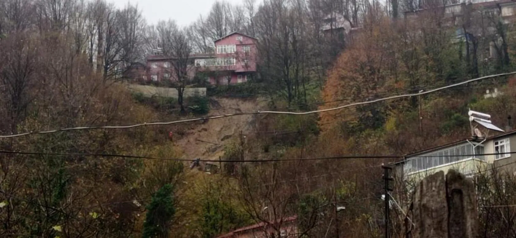 Acı haber geldi: Toprak altında kalan kadın ve oğlunun cansız bedenlerine ulaşıldı