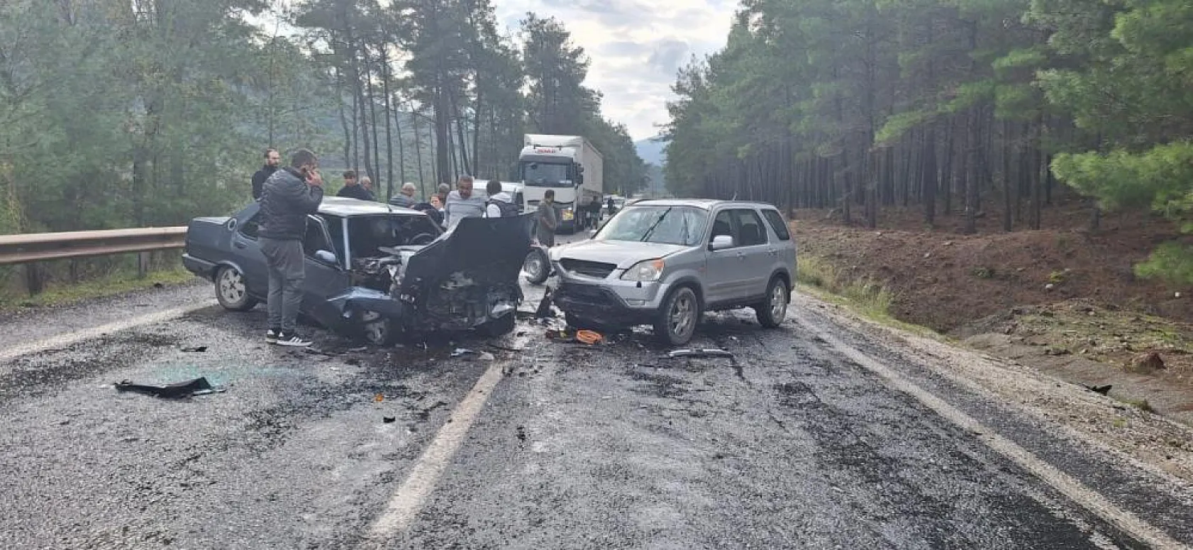 Yağışlı hava Marmaris yolunda kazaya sebep oldu