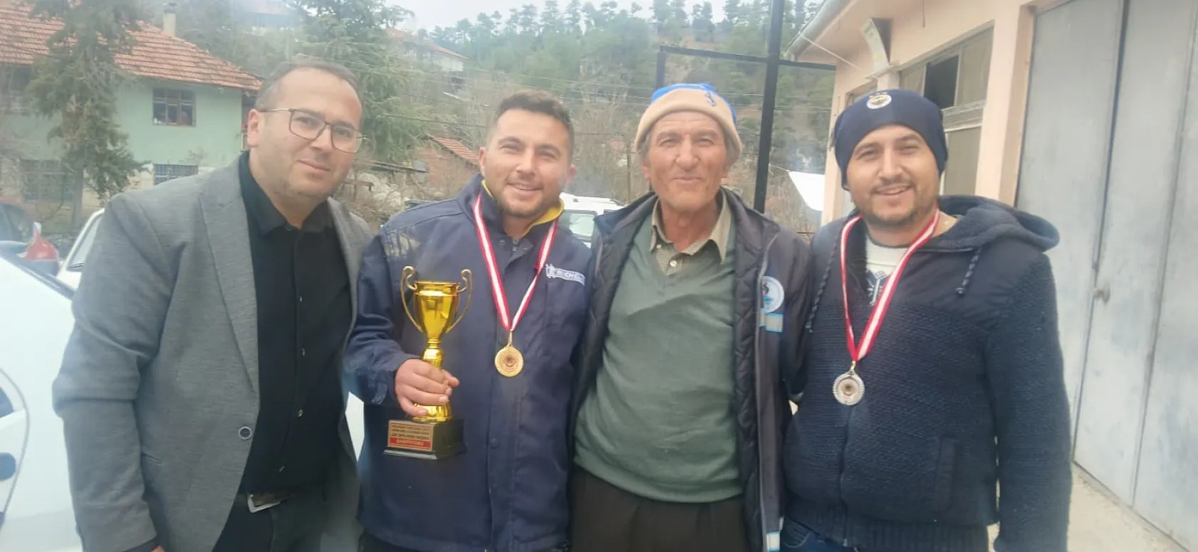 Gölhisar'da Geleneksel Yarış: Tahta Arabalar Parkura İndi
