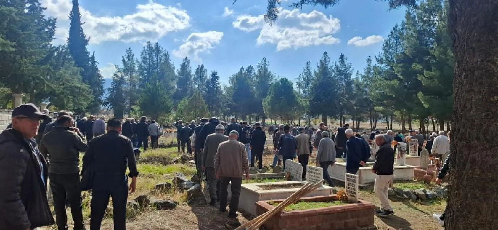 Çıkan yangında hayatını kaybeden yaşlı çift toprağa verildi