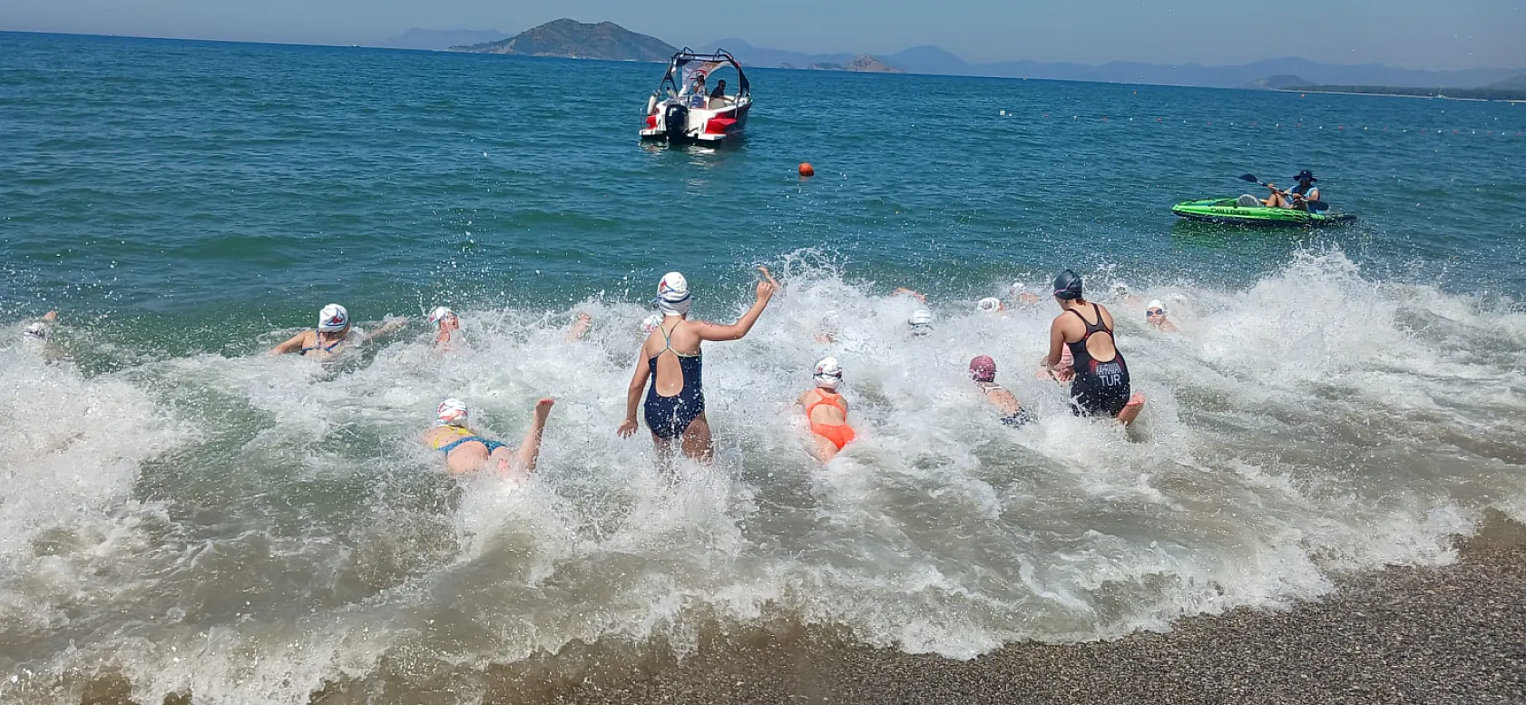 Aquatlon Bölge Şampiyonası Fethiye'de Başladı: 205 Sporcu Çalış Plajı'nda Yarışıyor