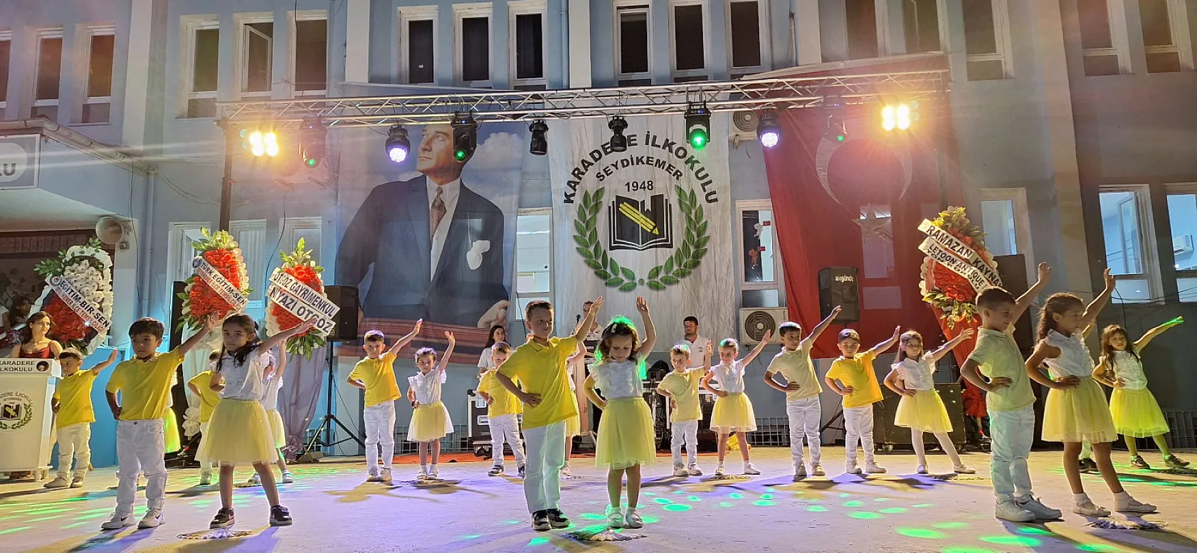 Seydikemer'de Karadere İlkokulu Mezuniyet ve Yıl Sonu Gecesi Büyük İlgi Gördü