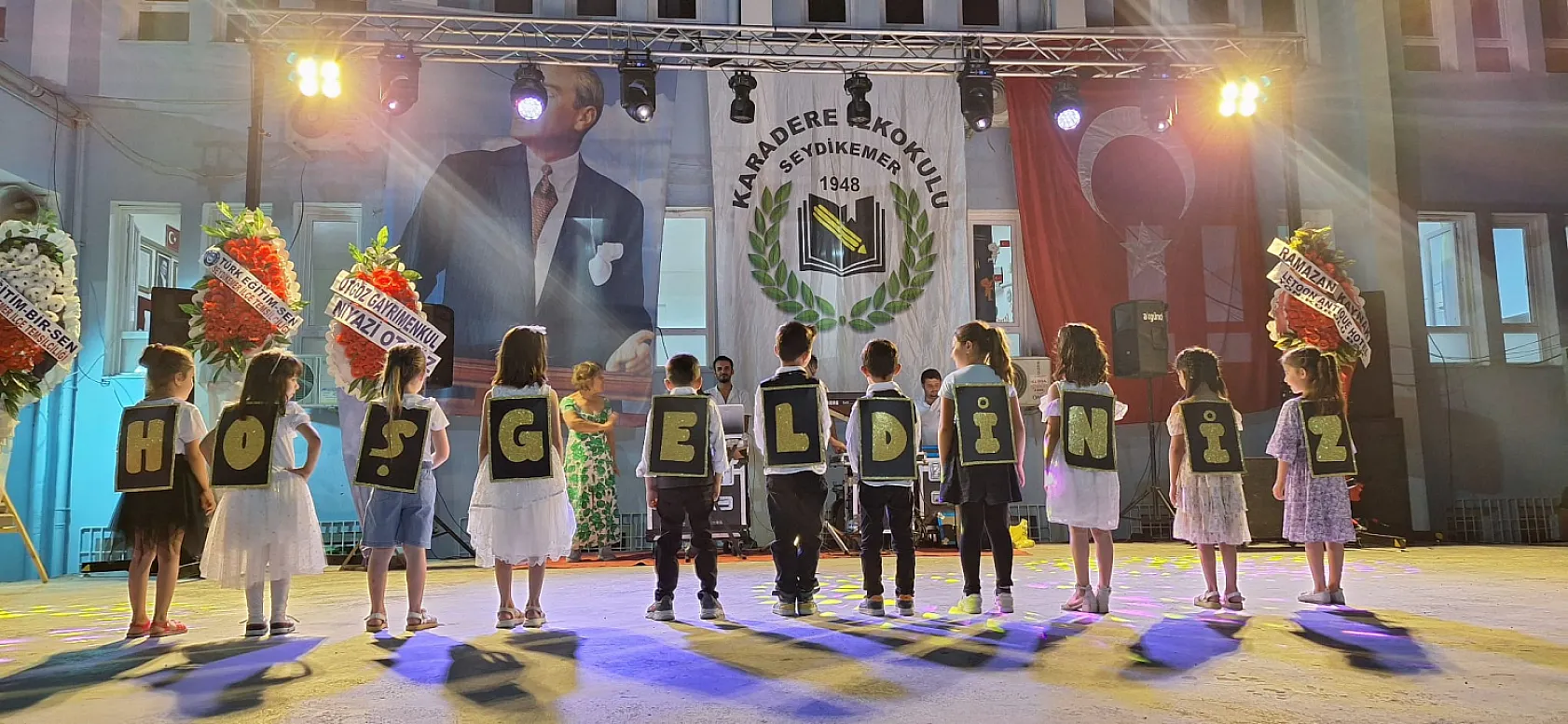 Seydikemer'de Karadere İlkokulu Mezuniyet ve Yıl Sonu Gecesi Büyük İlgi Gördü