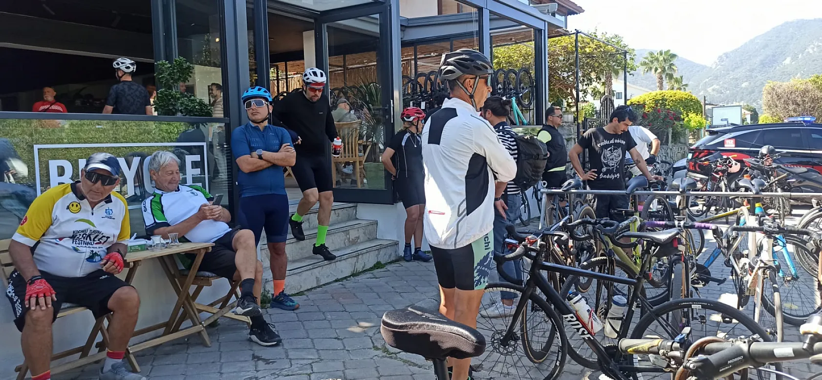 Fethiye'de bisikletçiler trafik kazasında kaybettikleri arkadaşları için bir arada