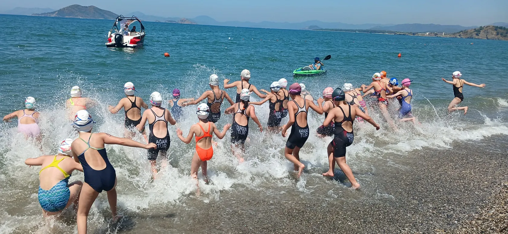 Aquatlon Bölge Şampiyonası Fethiye'de Başladı: 205 Sporcu Çalış Plajı'nda Yarışıyor