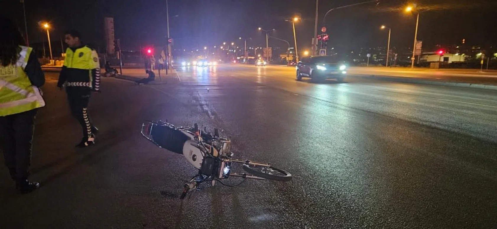 Kazada yaralanan oğlunu gören anne gözyaşı döktü